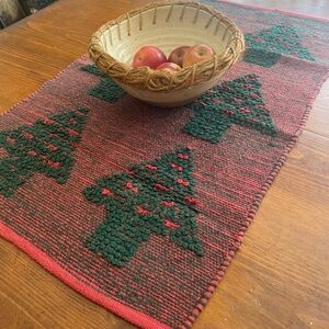 VTG Christmas Table Runner 20”x33” Knobby Woven Trees Cottage Core Shabb…
